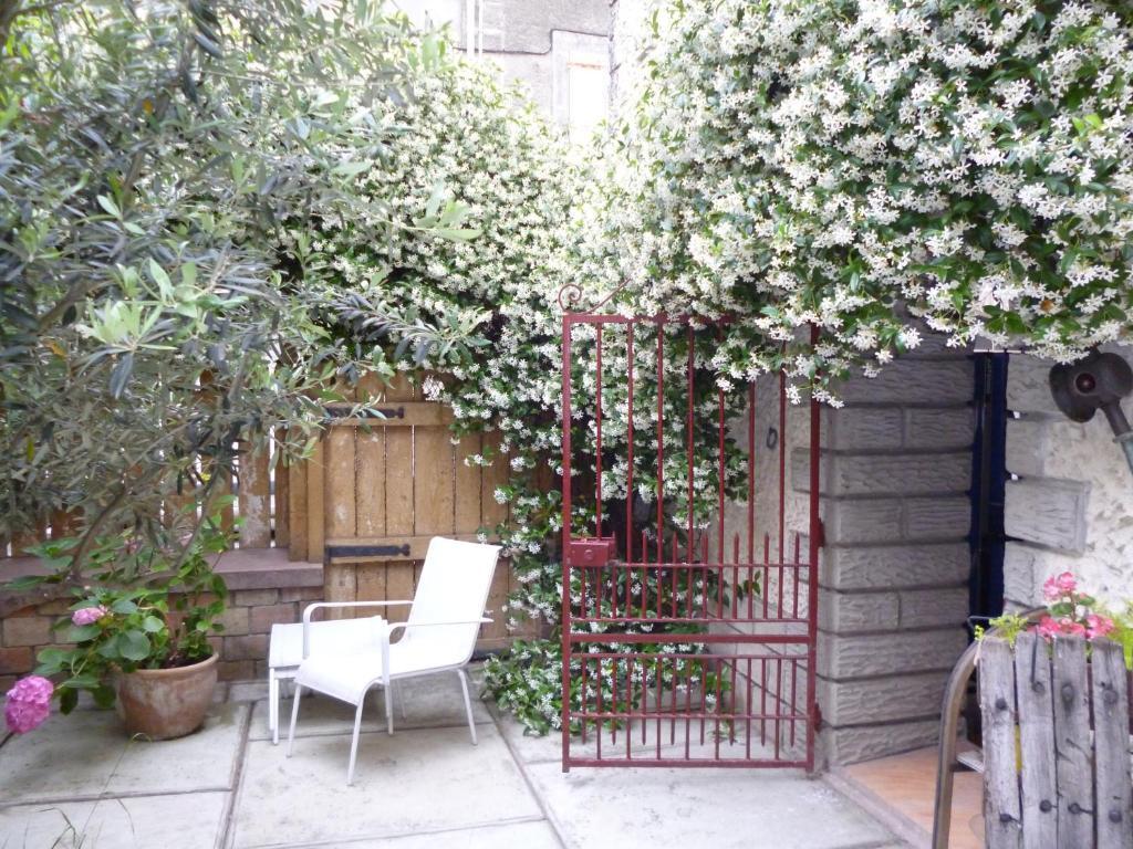 Chambres D'Hotes La Rose Des Vents Ginestas Bagian luar foto